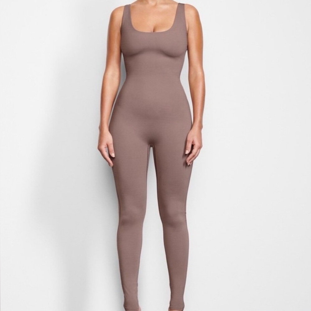✨ SKIMS Sculpting Seamless Jumpsuit XS Taupe Bodycon One Piece ✨